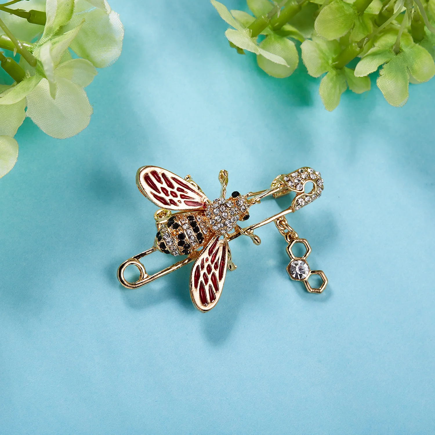 Эмалированная брошь в виде маленькой пчелы|Броши| |