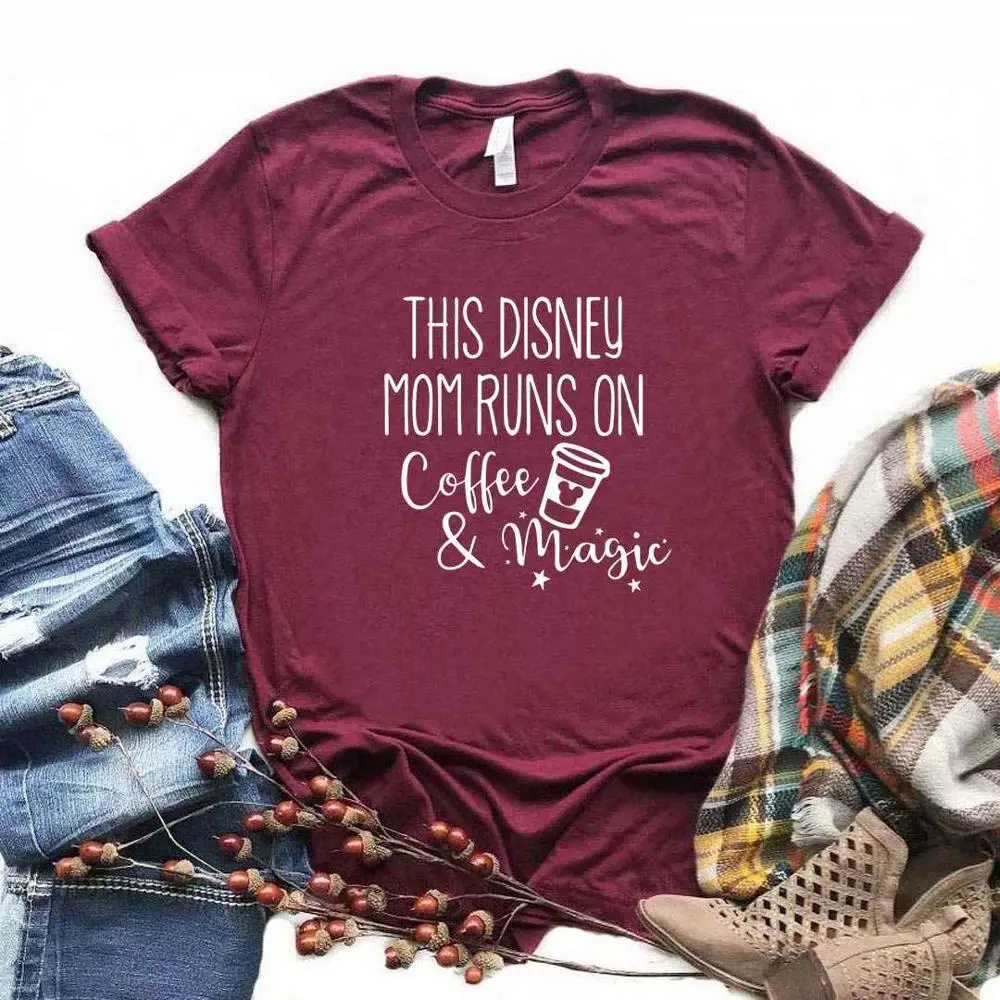 Женская хлопковая футболка с надписью This Mom Runs On Coffee & Magic повседневная забавная в