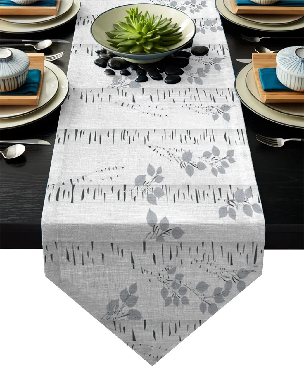 Березовые деревья имеют полосатые листья на плавках скатерть рождественские