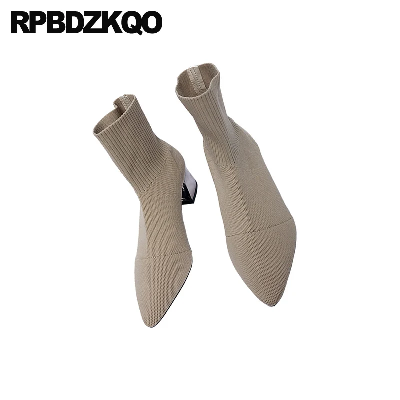 Недорогие модные осенние женские ботильоны на массивном каблуке сезон 2021