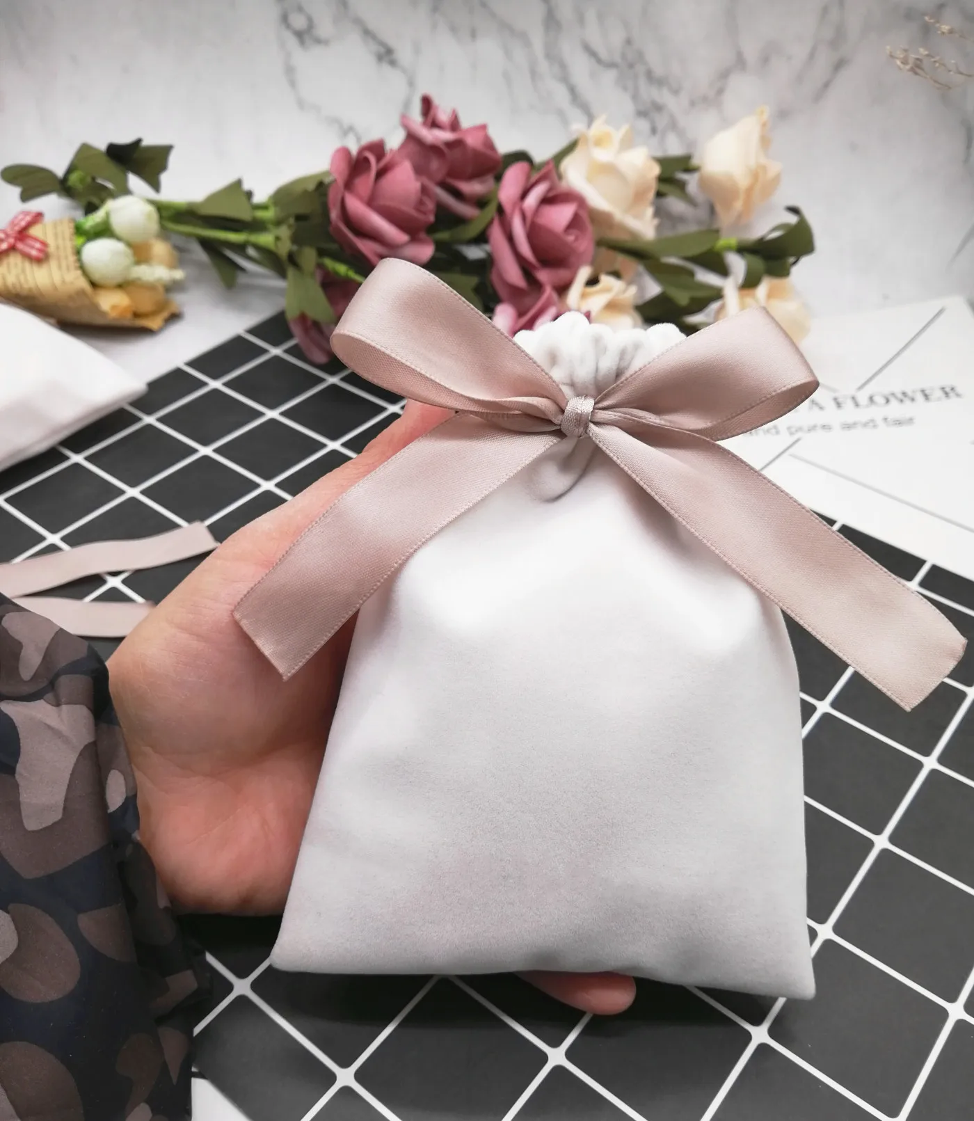 ZRBDD1-12x15cm 20 шт бархатный мешок для упаковки ювелирных изделий, мешочек для помады, косметический подарок на день рождения, свадьбу, упаковка, поставка, мешок на шнурке, индивидуальный логотип - Цвет: ZRBDD1-12x15cm