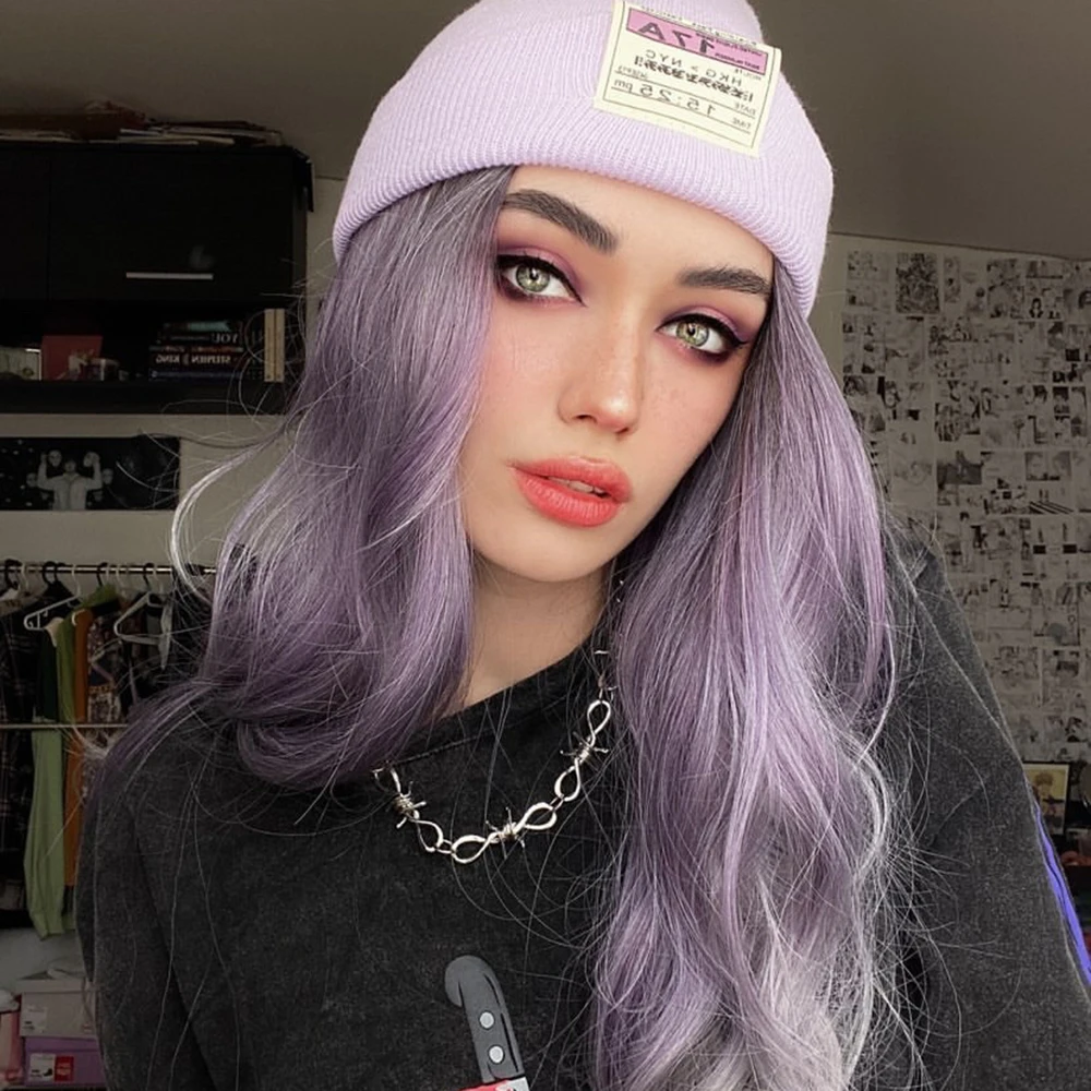 Длинные волнистые волосы фиолетового цвета с эффектом омбре средней части