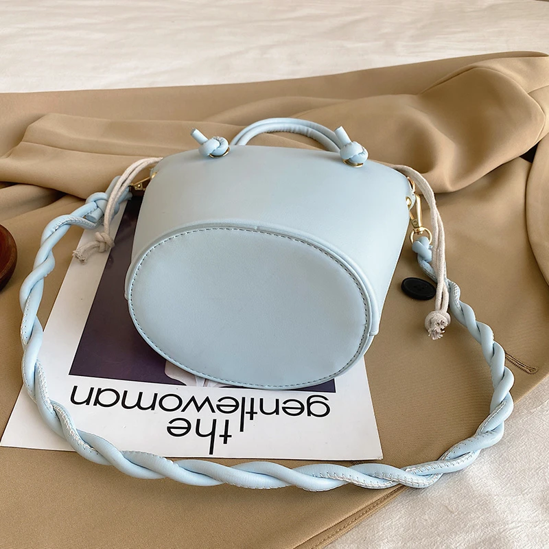 

Casual Bucket Women Summer Messenger Rattan Beach Lady Travel Purses and Handbags Shoulder Bag