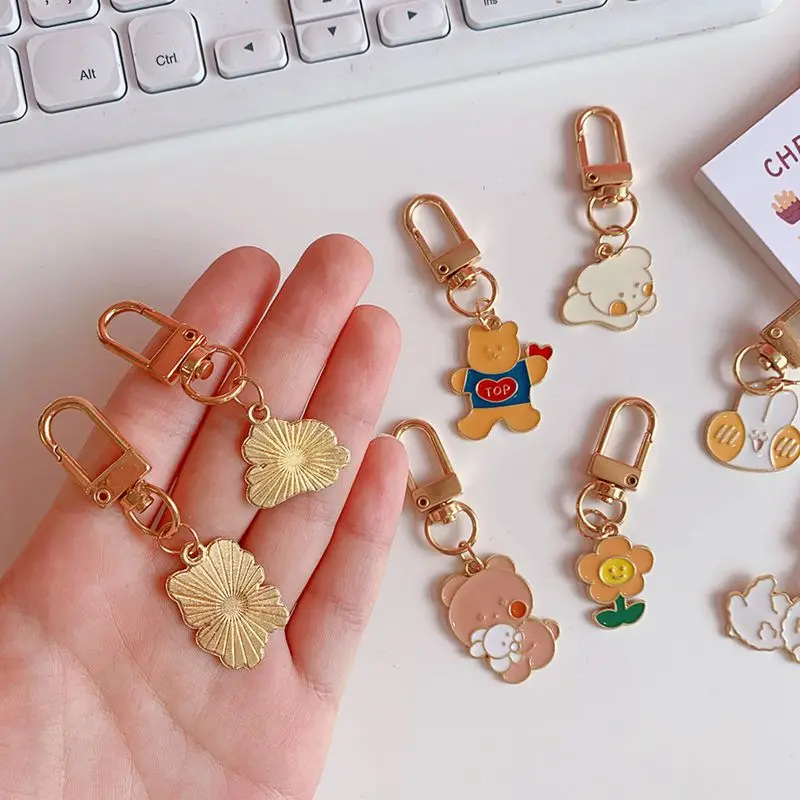 

Cartoon Childlike Key Chain Creative Ins Style Cute Rabbit Bear Dog Small Flower Student Metal Key Rings Car Pendant Jewelry