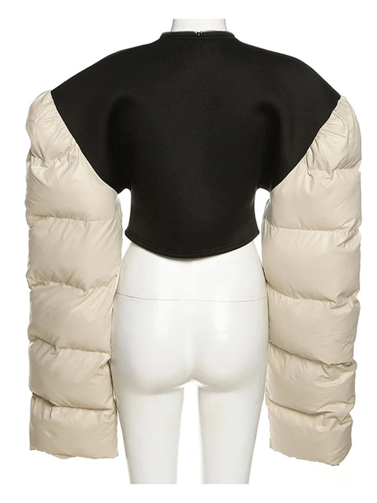 Укороченная Женская куртка черные контрастные утепленные укороченные