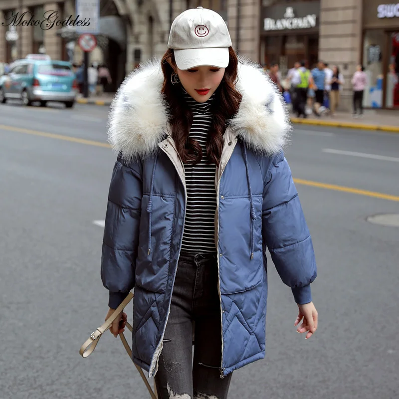 Женская зимняя куртка средней длины с меховым воротником и капюшоном | одежда