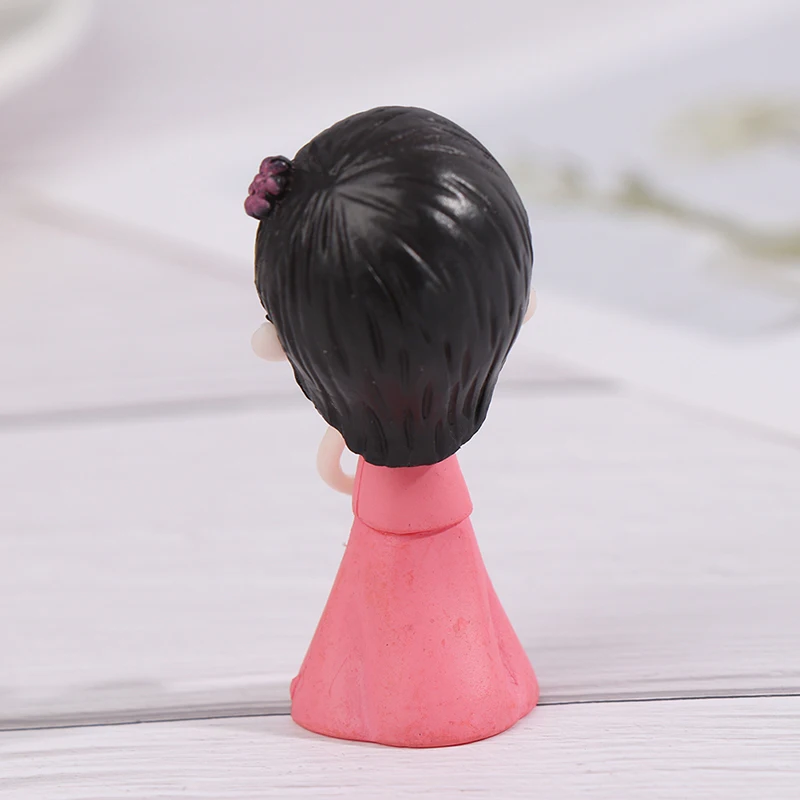 

2pcs Couple Dolls Small Ornaments Handicraft Miniatures Decor Doll Figurines