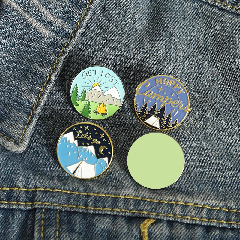 Эмалированная брошь в виде горного леса |