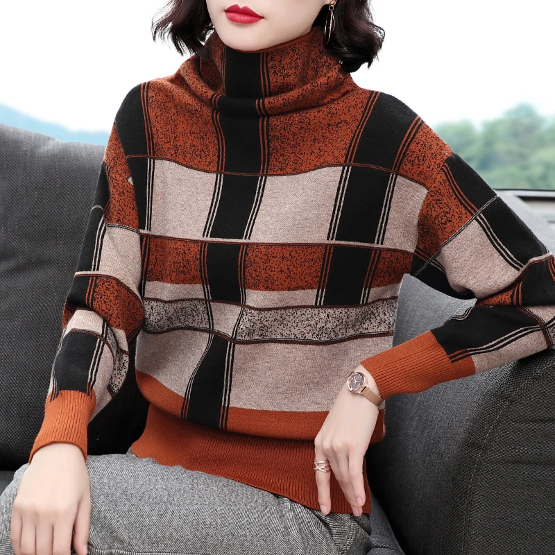 Свитер женский трикотажный с воротником-хомутом Осень-зима 2020 | Женская одежда