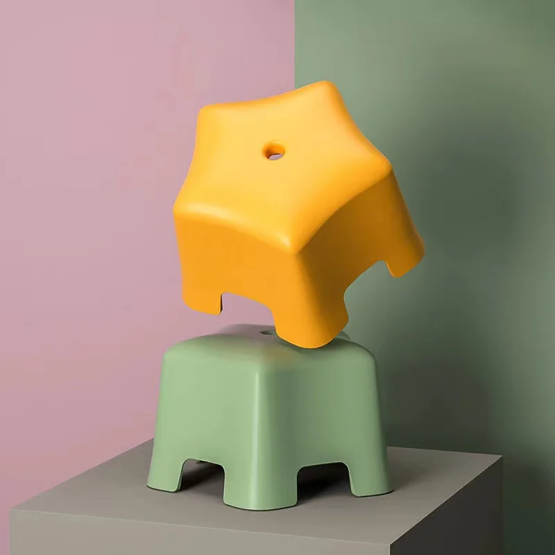 

Стул детский пластиковый нескользящий с мультяшным рисунком, 24 х18 см