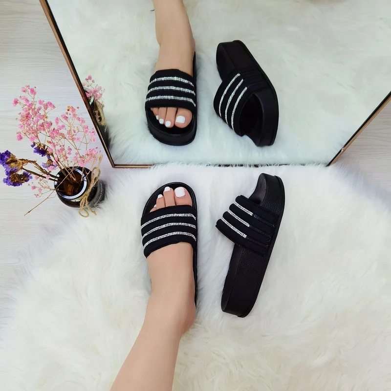 

Bling Slippers Shoes Women Rhinestone Sandals Slip-on Non-slip Beach Slipper Outdoor Holiday Slipper New Thick Bottom Slippers
