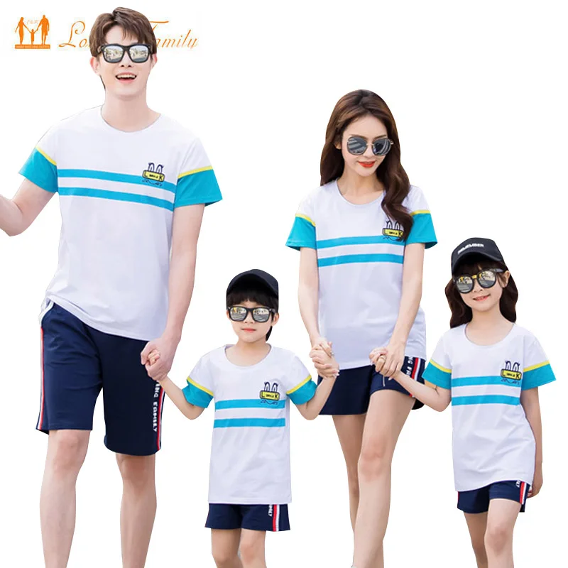 

Одежда для семьи 2021 летняя стильная футболка Короткие штаны Одежда для мамы и дочки одинаковые комплекты для семьи комплект одежды для папы...