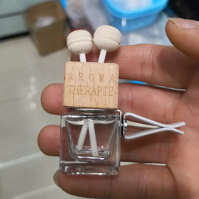 

2021 Car Air Outlet Perfume Bottle Car Ornaments Air-Conditioned Car Interior Fragrance Clip Cute Creative Car Accessories