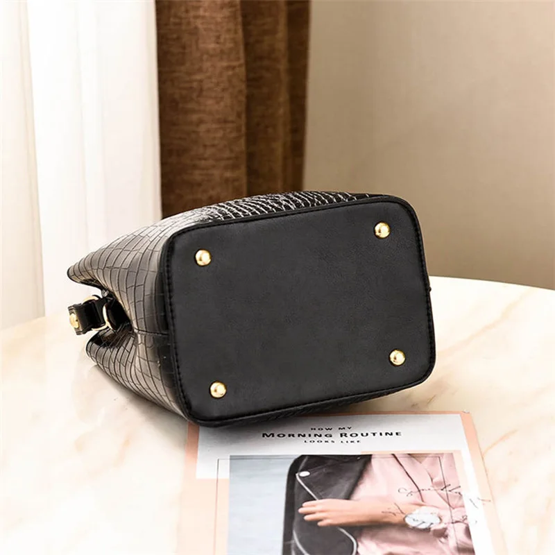 Large Capacity Handbag 2022 Luxury Vintage Shopping Crossbody Purse And Handbag Women Designer PU Leather Shoulder Bucket Bags
