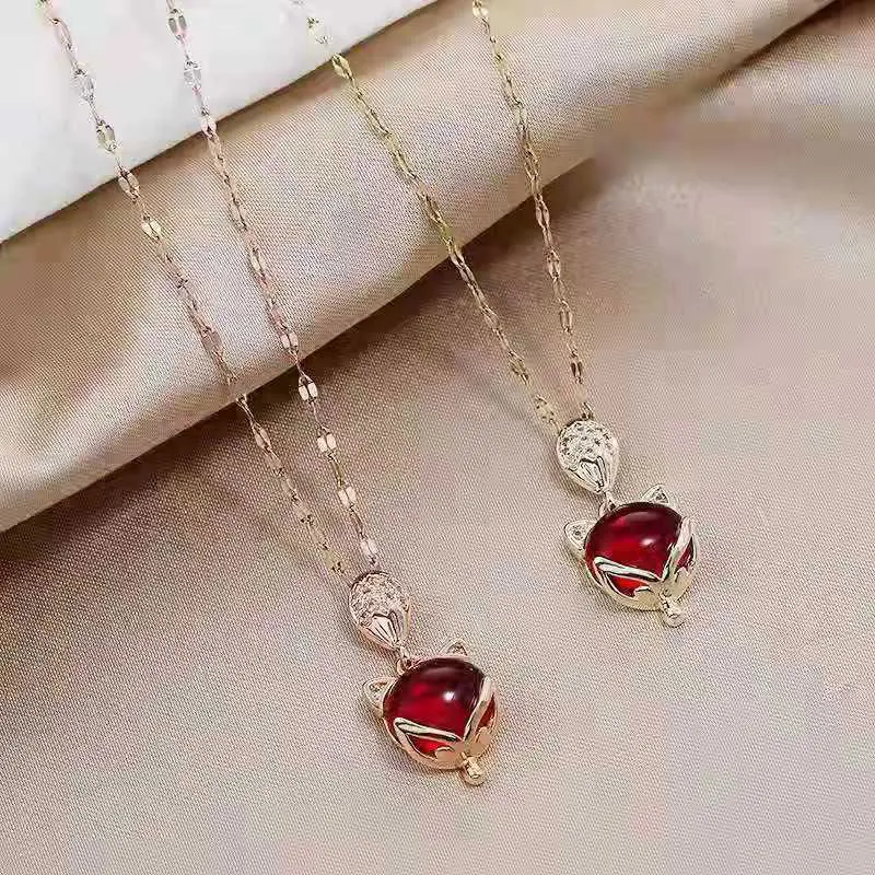 

Retro steel titanium red fox gem necklace men's and women's fashion temperament female non-fading explosion necklace