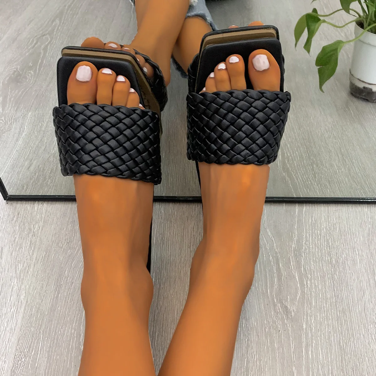 

Женские темпераментные тапочки с очаровательным дизайном, комплект с открытым носком, пляжные сандалии на плоской подошве для отпуска, пов...