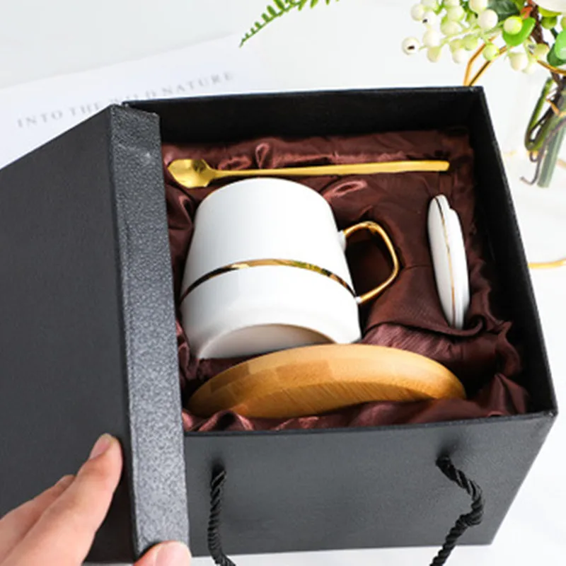 

Kitchen,Dining & Bar