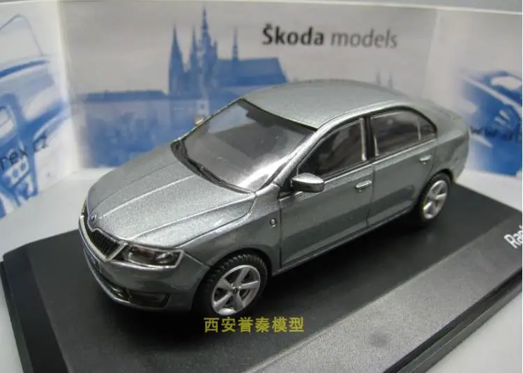 Высокое моделирование 1:43 сплав SKODA RAPLD модель автомобиля, раздвижные детские игрушки