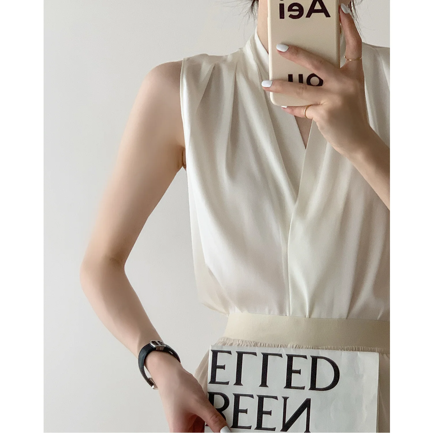 

Женская атласная шелковая рубашка без рукавов, тонкая ламинированная майка с V-образным вырезом, лето 2021