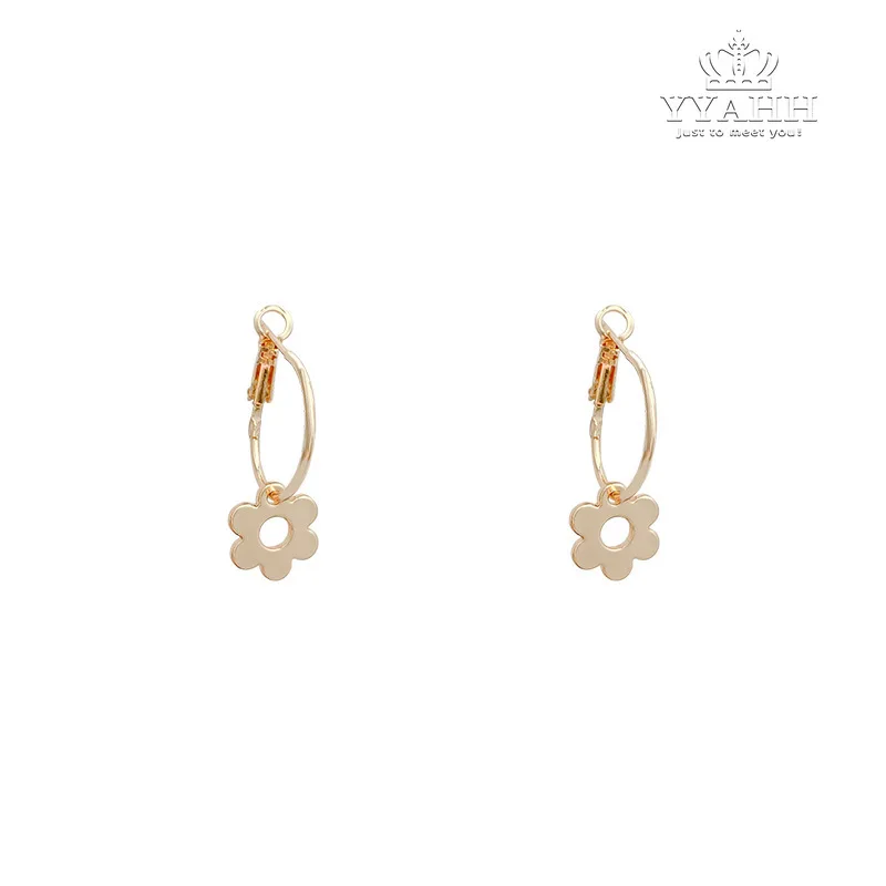 

Simple Floret Stud Female, Small Short Earrings Cool Wind Metal Design Earrings