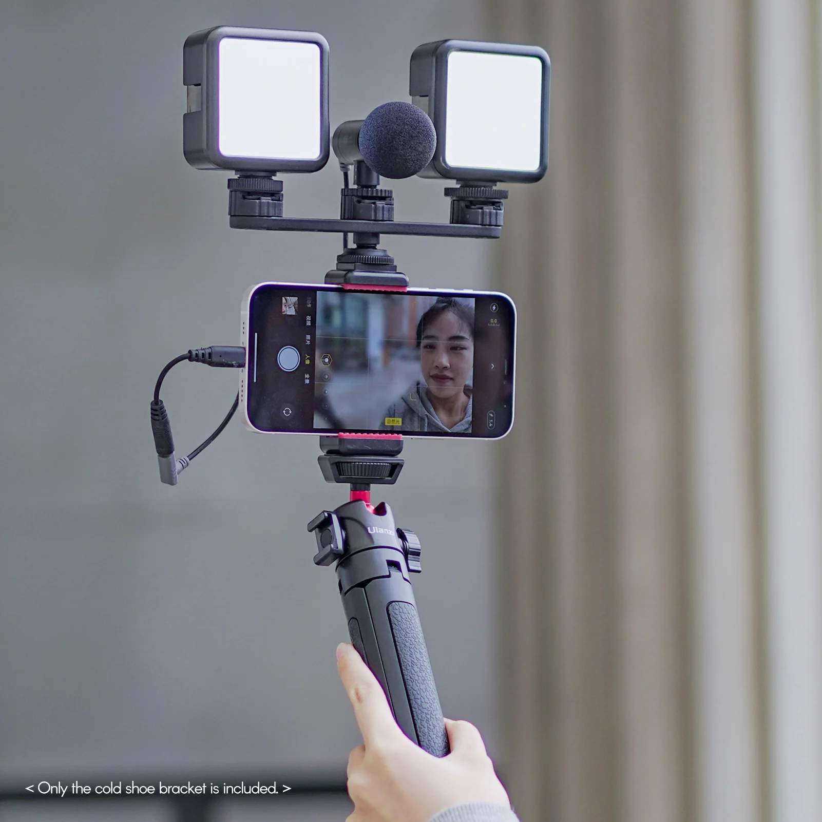 

Ulanzi PT-23 Cold Shoe Bracket Vlog Expansion Bracket with 3 Cold Shoe Mounts for Mounting LED Video Light Microphone Bracket