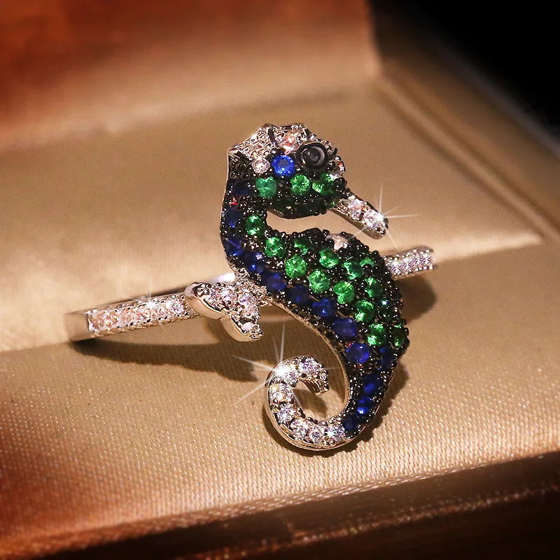 Женское кольцо с кристаллами обручальное серебряного цвета подвеской для женщин