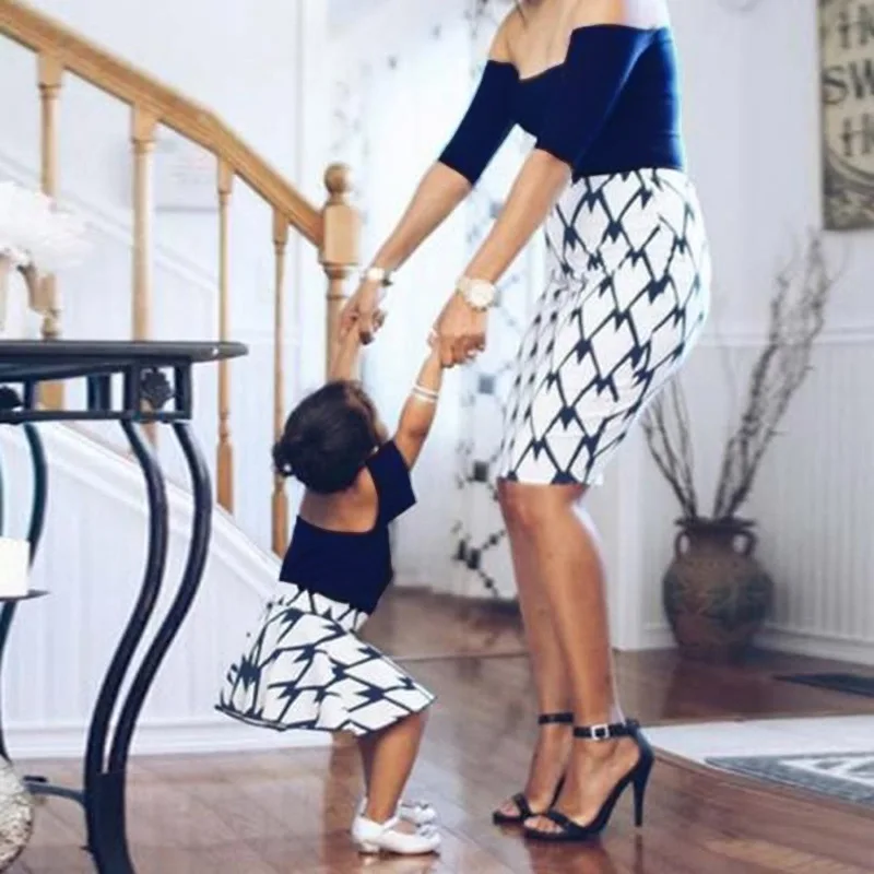 

Fashion Mama And Daughter Half Sleeve Short Dress Sexy Mom Girl Off Shoulder Printed Dresses Summer Family Matching Outfits
