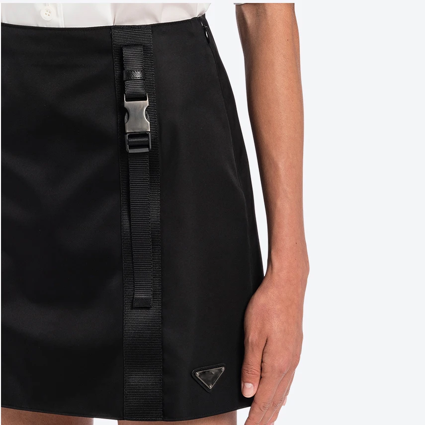 

2021 New Triangle Label Half-Length Skirt, Recycled Nylon Hip Skirt, Summer Temperament Webbing Metal Double-Button A-Line Skirt