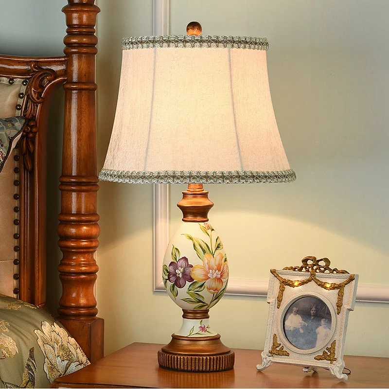 

Европейский сельский элегантный окрашенные смолы белые настольные лампы Американский Классический сенсорный выключатель ткань лампа для ...