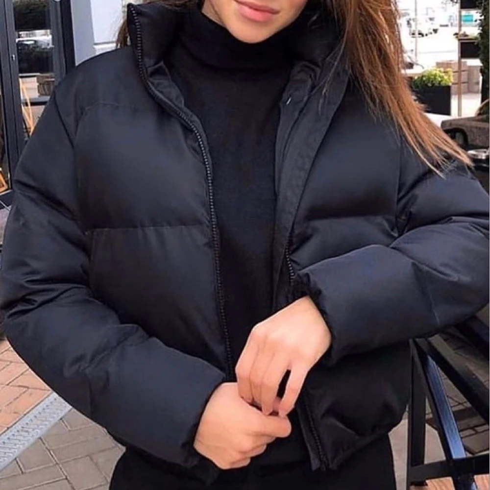 Укороченное пальто с высоким воротником толстое теплое зимнее для женщин