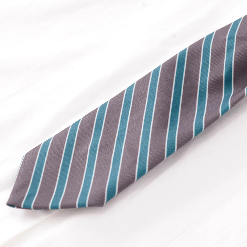 Женская короткая рубашка с асимметричным подолом осень 2021 в стиле преппи