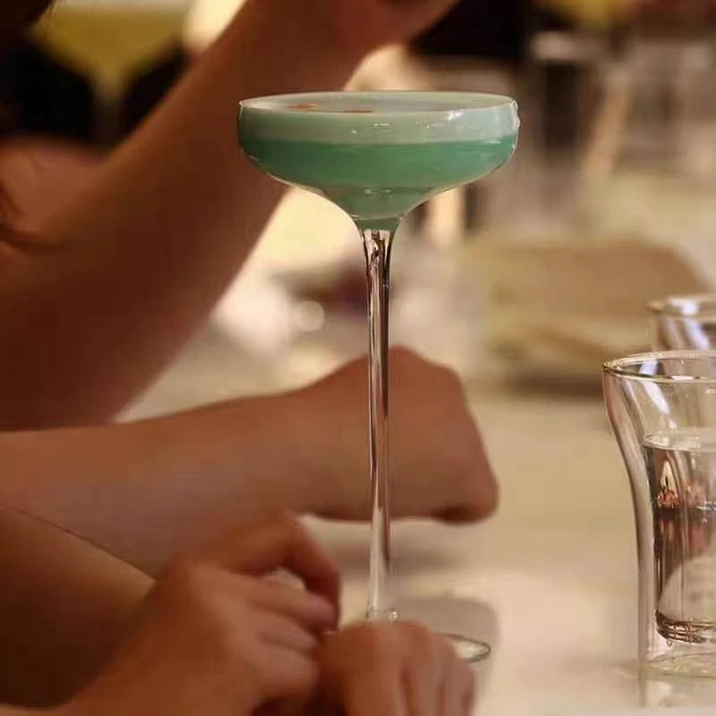 

2PCS/Super High Foot Martini Bar Cocktail Glass Wide Mouth Martini Glass Creative Champagne Saucer