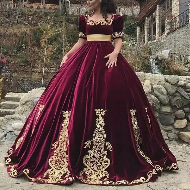 

Бальное платье принцессы, с квадратным вырезом и коротким рукавом