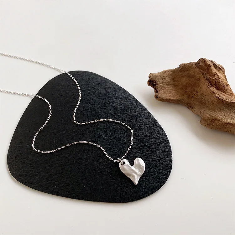 

Women's Retro Long Metal Irregular Heart Pendant Necklace Exquisite Thin Chain Necklaces for Female Korean Fashion Jewelry