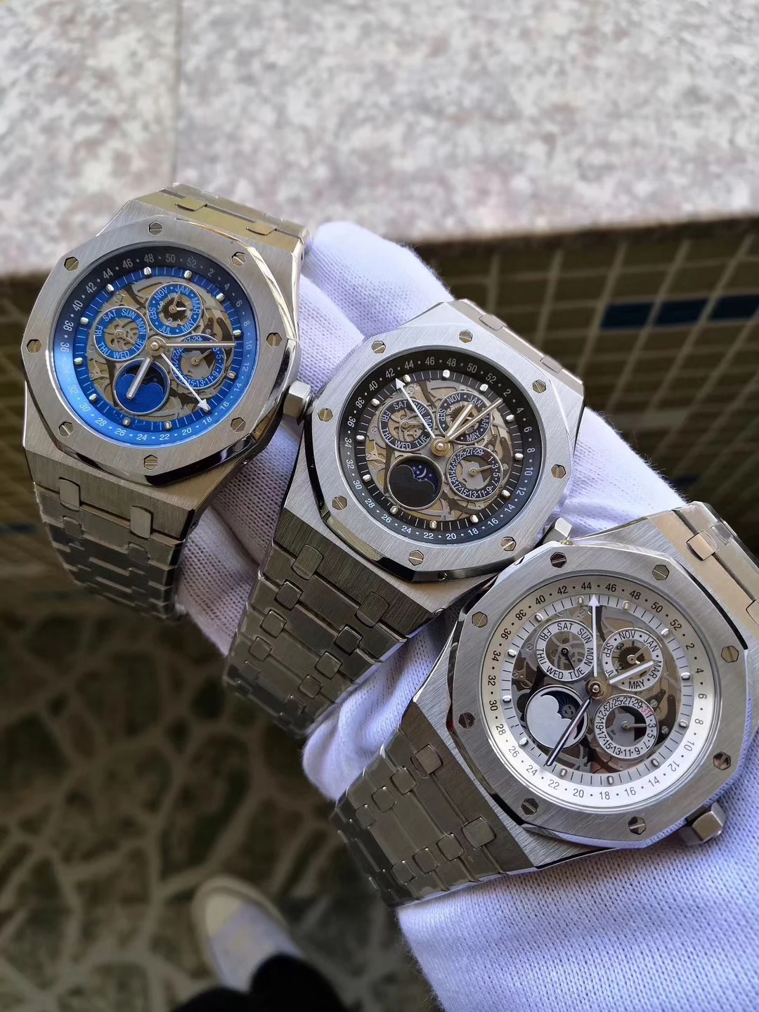 

Classic New Men Automatic Mechanical GMT Skeleton MoonPhase Sapphire Silver Luminous Blue Black White Watches Transparent