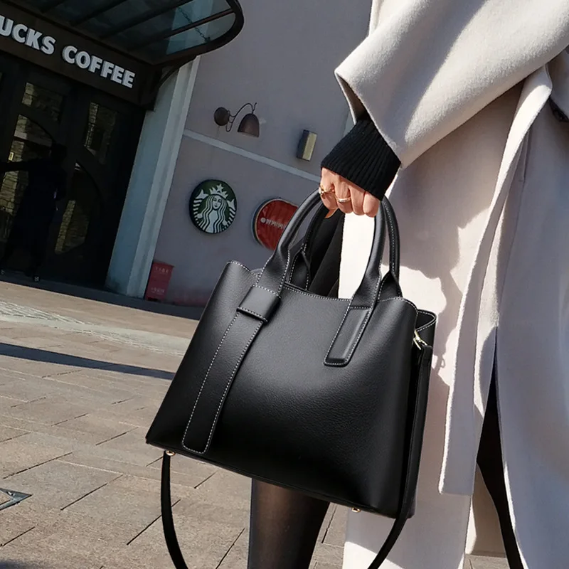

Genuine Leather 2021 New Portable Women's Wild Fashion Messenger Large-capacity Shoulder Bag Famous Luxury Designer Handbags Cc