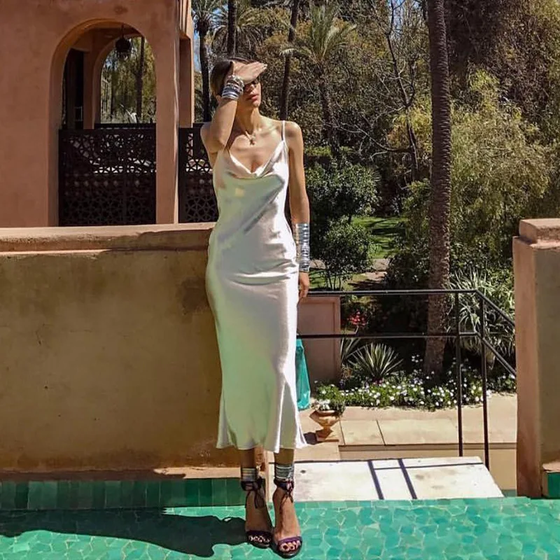 Платье женское атласное с открытой спиной пикантное шелковое длинное пляжное