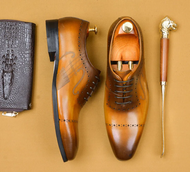 Модная мужская деловая обувь из коровьей кожи на шнуровке с острым носком для