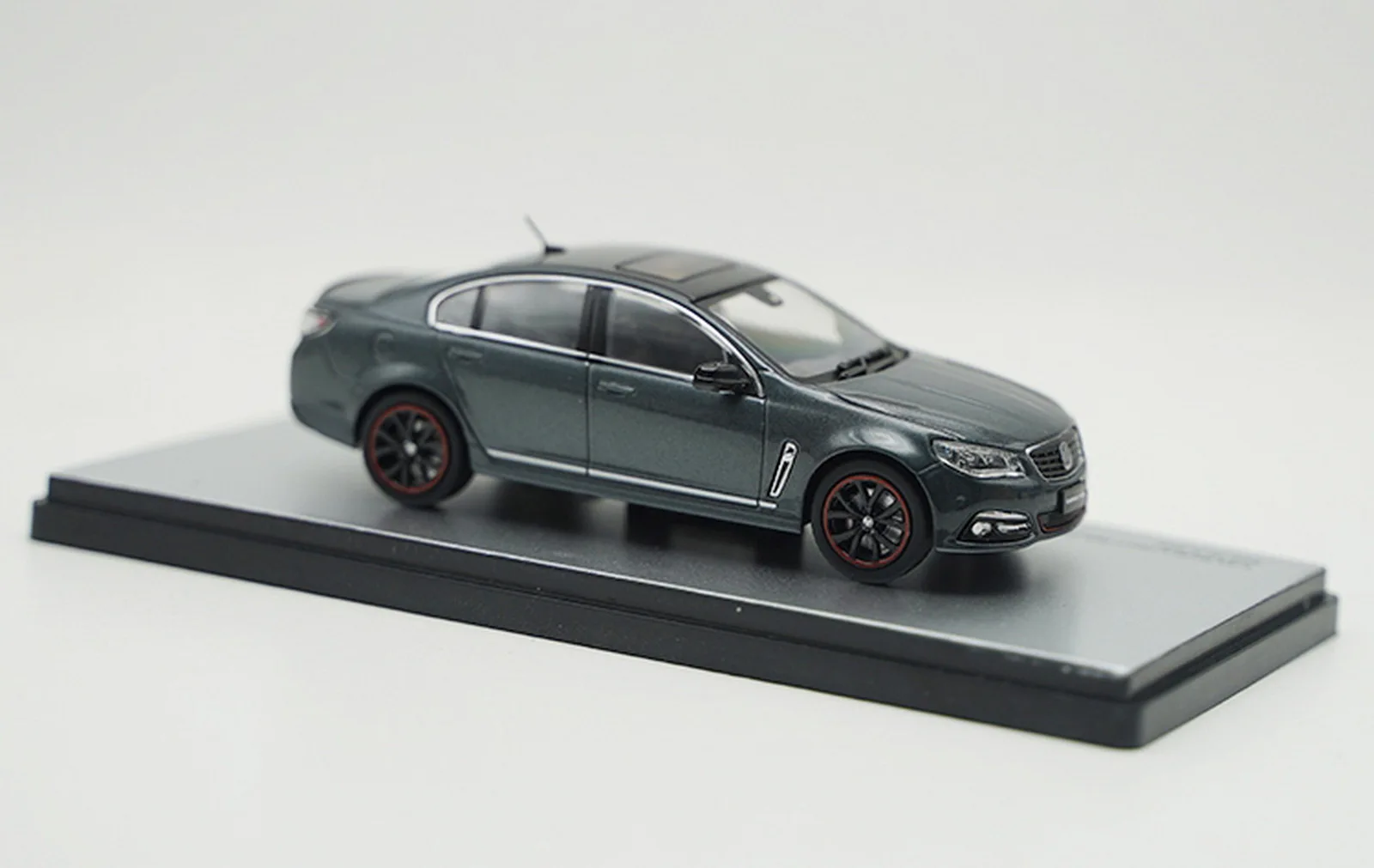 

1/43 Holden VFII Commodore Director Son of a Gun Gray Diecast Car Model Toy Gift