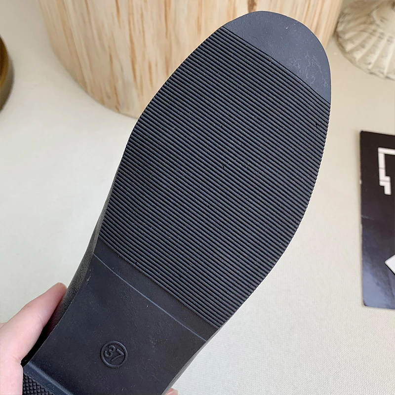 

HQFZO 2020 Spring New Womens Loafers Casual Slip On PU Leather Soft Boat Shoes Metal Chains Flats Office Ladies Shoes