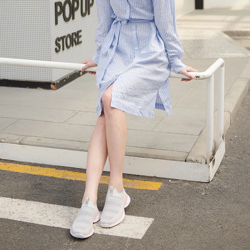 Легкая прогулочная пара повседневных туфель плетеный верх цельный Носок дышащая