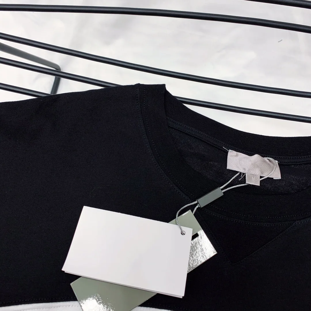 

2021 summer men and women new chest embroidery letter T-shirt black and white stitching loose wild outdoor short sleeves