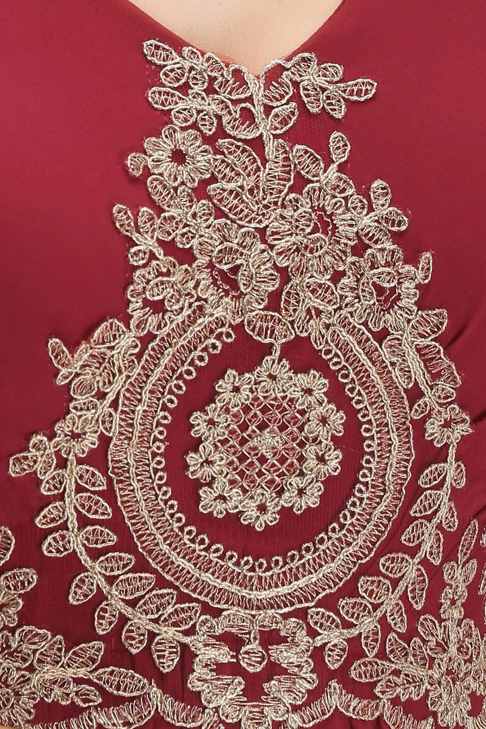 Длинное вечернее платье бордового цвета модель 2019 года с V образным вырезом без