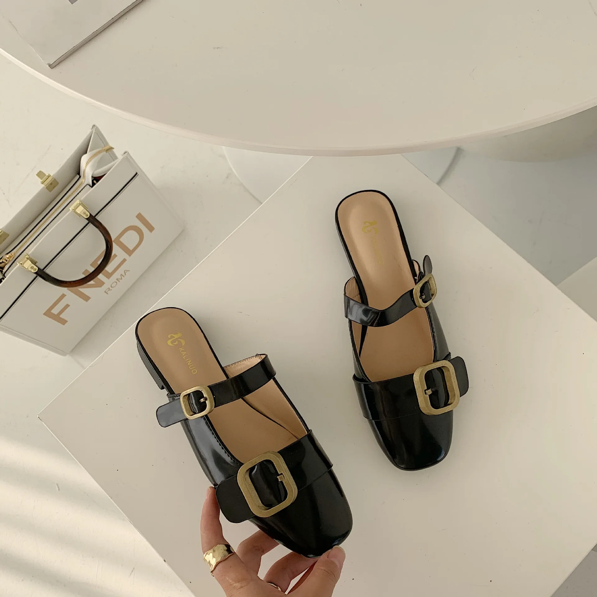 

Spring 2021 new style square button flat bottom half drag square head fashionable women's slippers are size