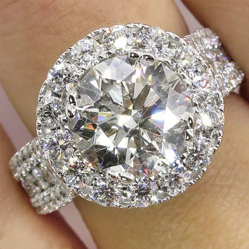 Роскошное женское кольцо с крупным цирконом и камнем серебряного цвета