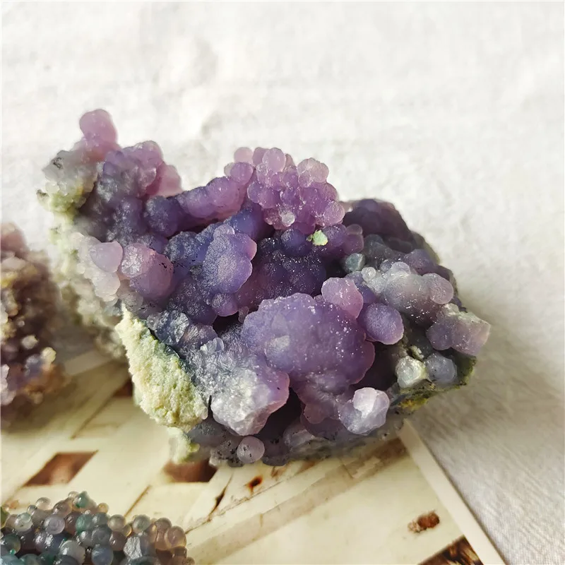 Качественные натуральные кварцевые друзы пурпурные кластеры преннита