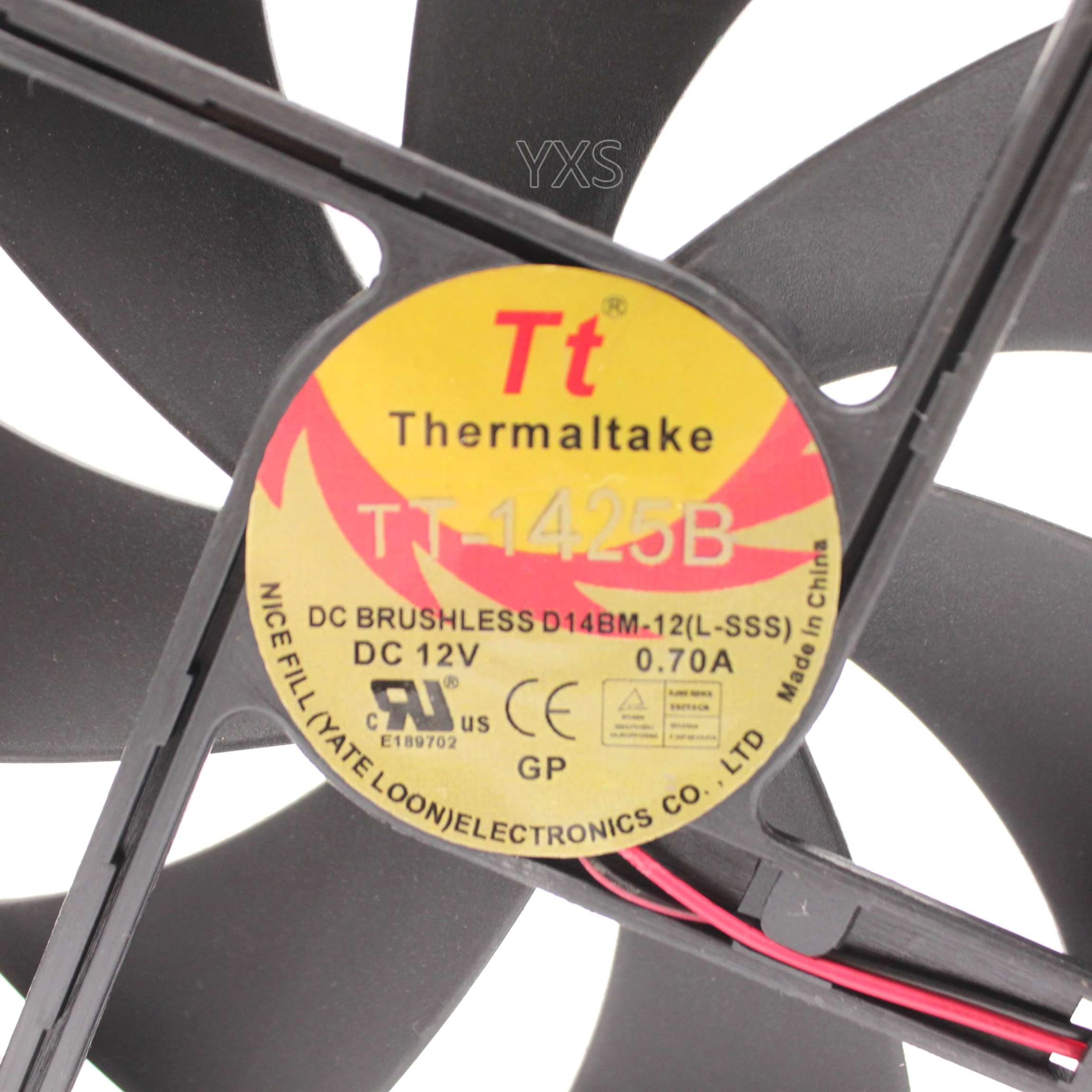 Вентилятор охлаждения TT-1425B L-SSS D14BM-12 DC 12V 0.70A 2400 об/мин(14 см); 14025 140*140*25 мм вентилятор охлаждения с двумя подшипниками 2 провода