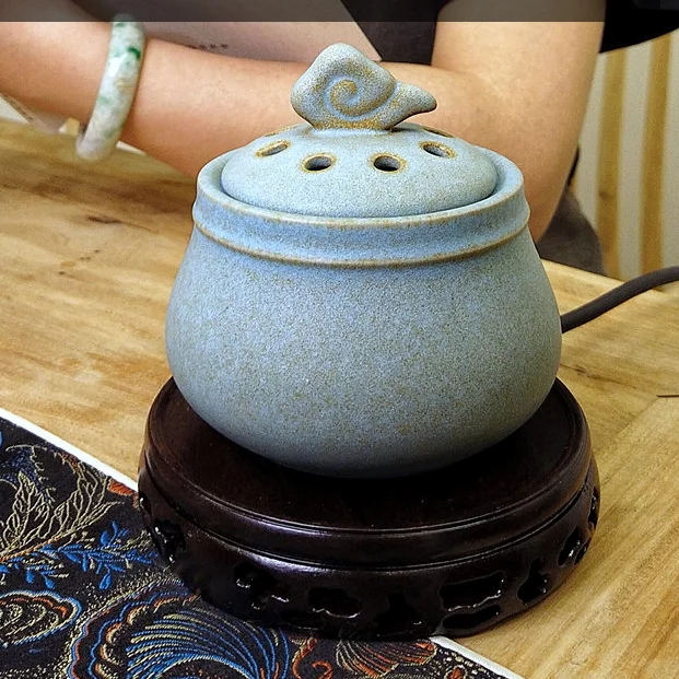 

Handmade Electric Incense Burner Sandalwood Church Agarwood Ceramic Oil Warmer Incense Burner Indoor Incensario Home Decor 50