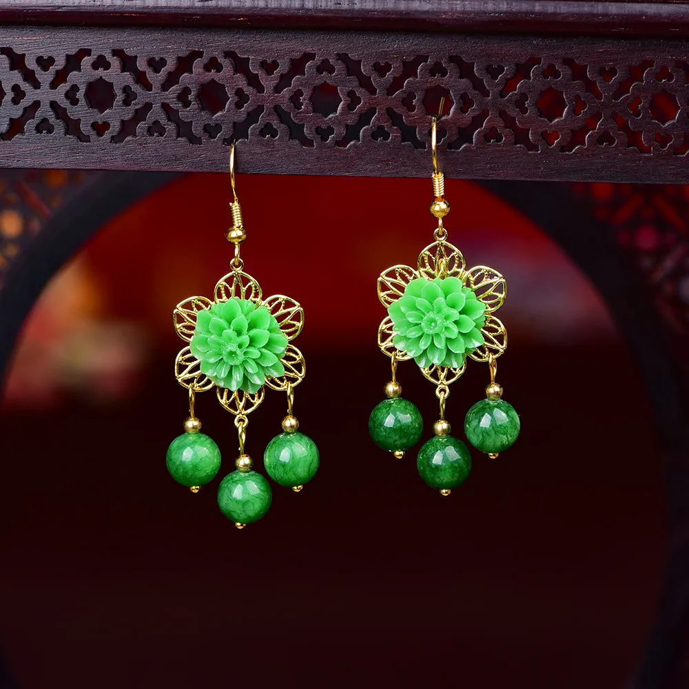 Китайские темпераментные изысканные серьги с подвеской из зеленого камня