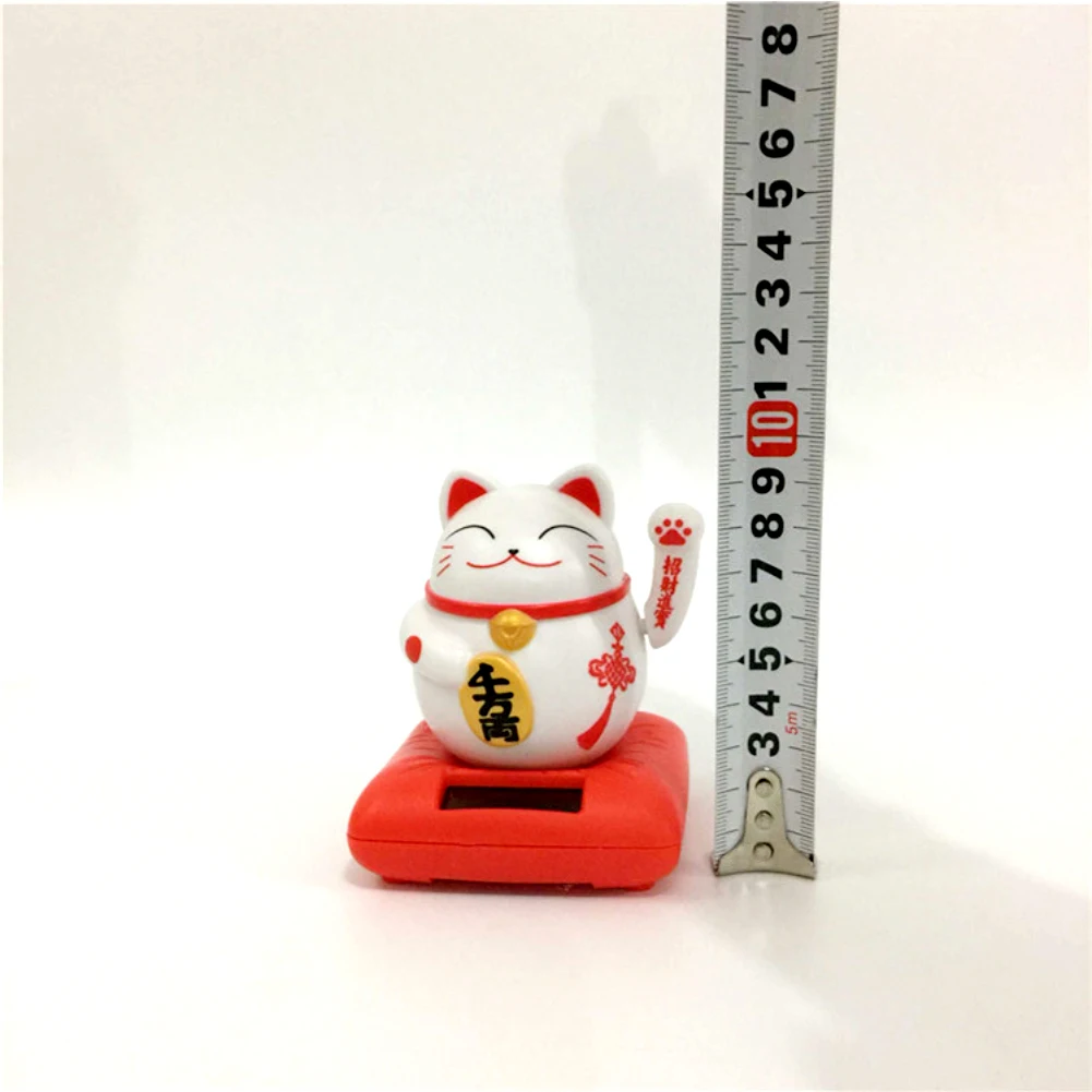 Милые счастливые кошки качели с питанием от солнечной энергии автомобиль